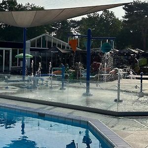 Houten Chalet Op 5 Sterren Park Met Zwembad